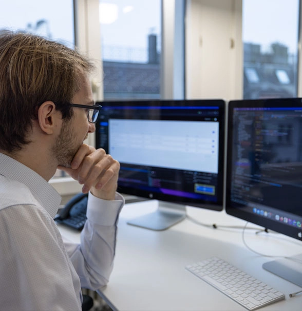 Ingénieur logiciel senior de Digio SA au travail.